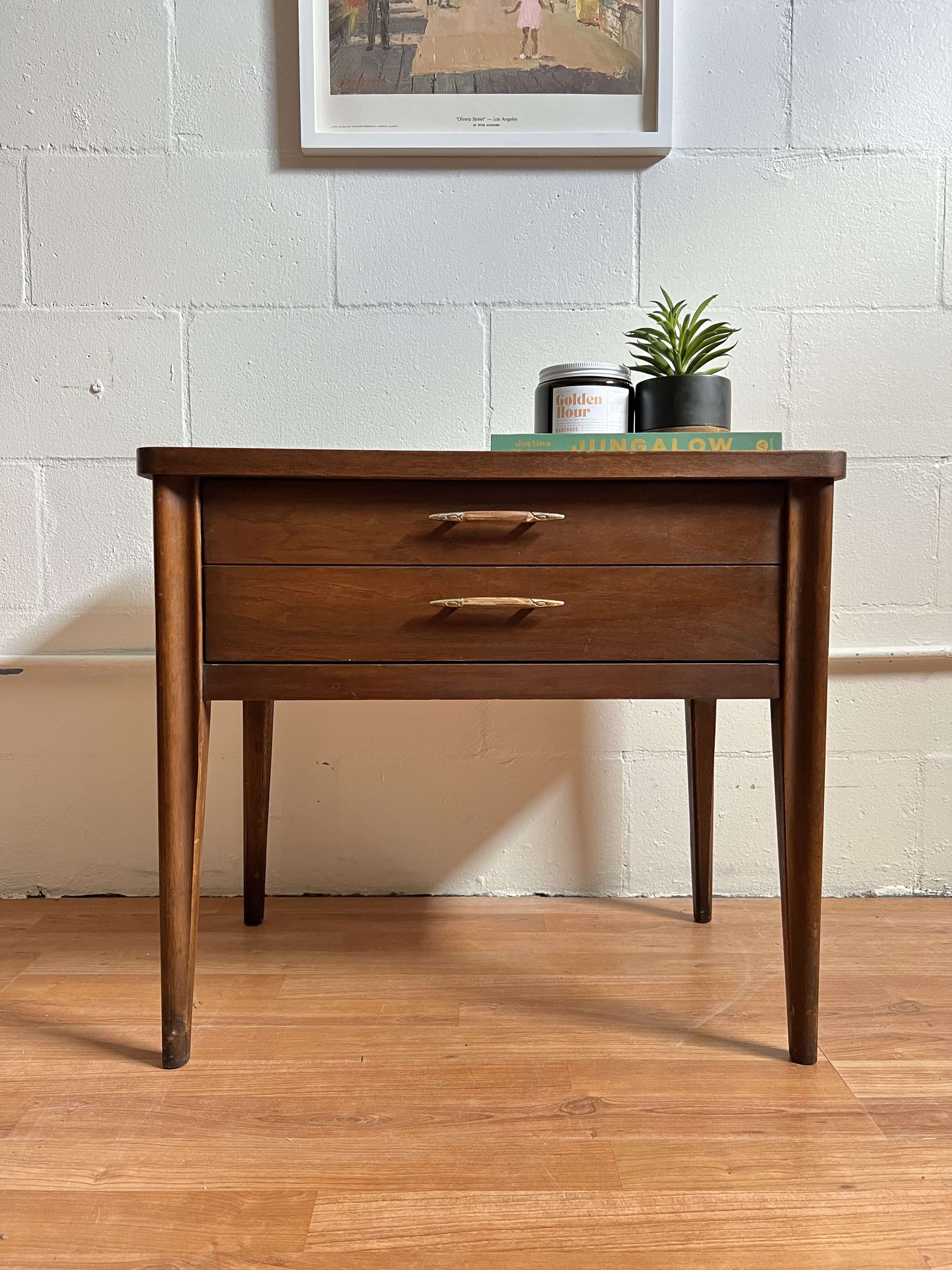 Broyhill saga store end table