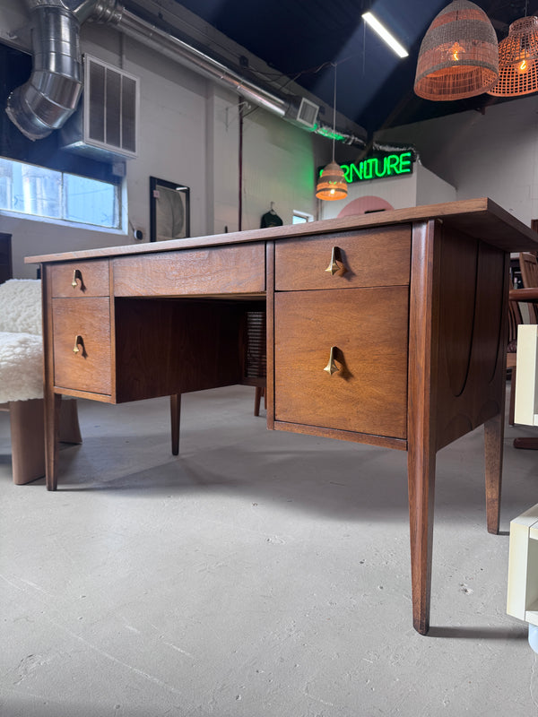 Broyhill Brasilia Desk