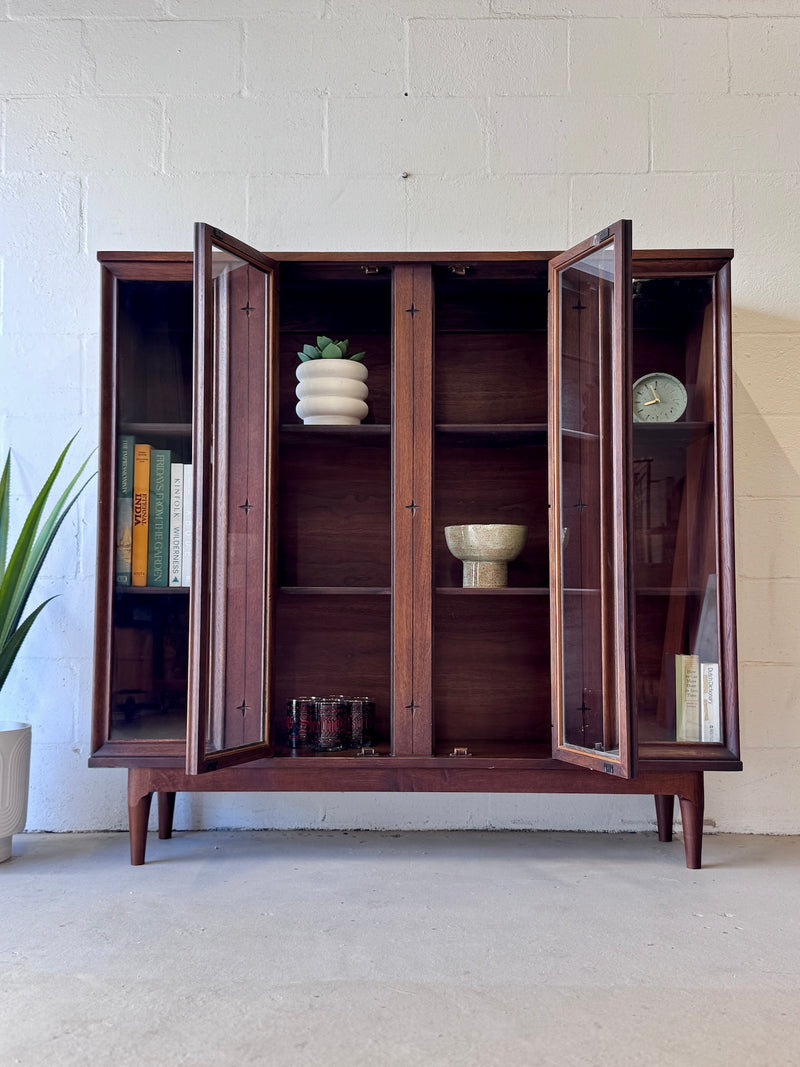 Mid Century Broyhill ‘Saga’ Display Hutch
