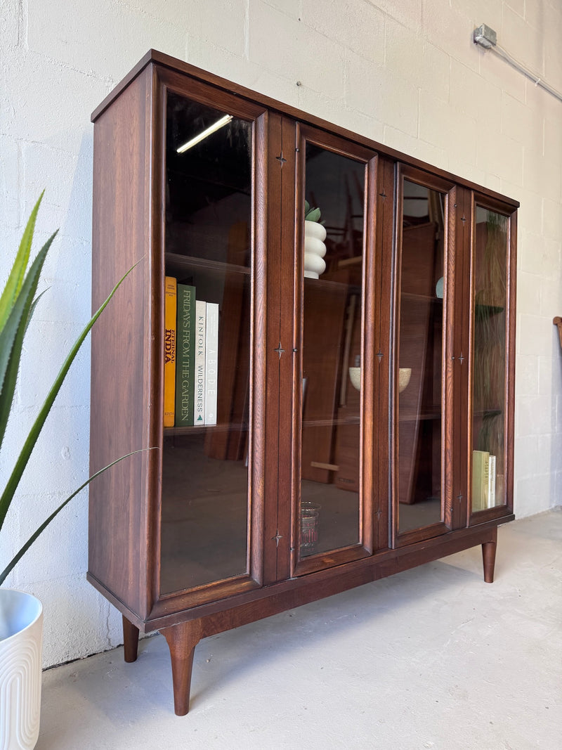 Mid Century Broyhill ‘Saga’ Display Hutch