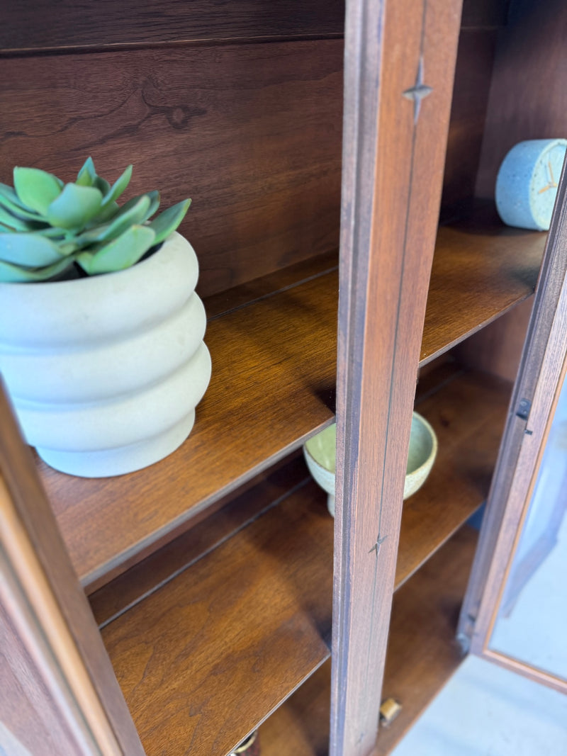 Mid Century Broyhill ‘Saga’ Display Hutch