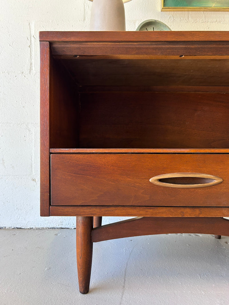 Mid Century Broyhill 'Sculptra' Nightstands (Pair)