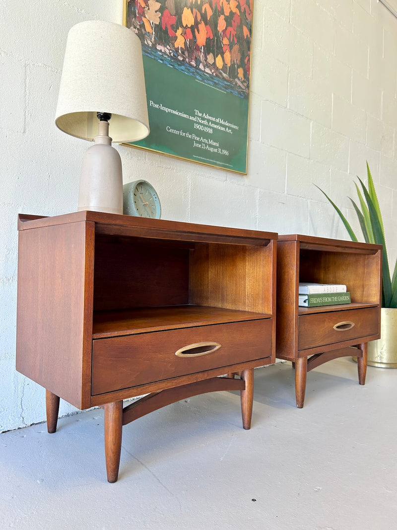 Mid Century Broyhill 'Sculptra' Nightstands (Pair)