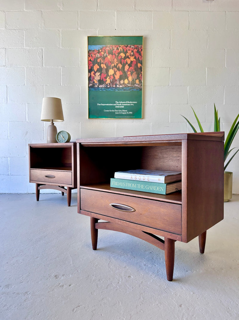 Mid Century Broyhill 'Sculptra' Nightstands (Pair)