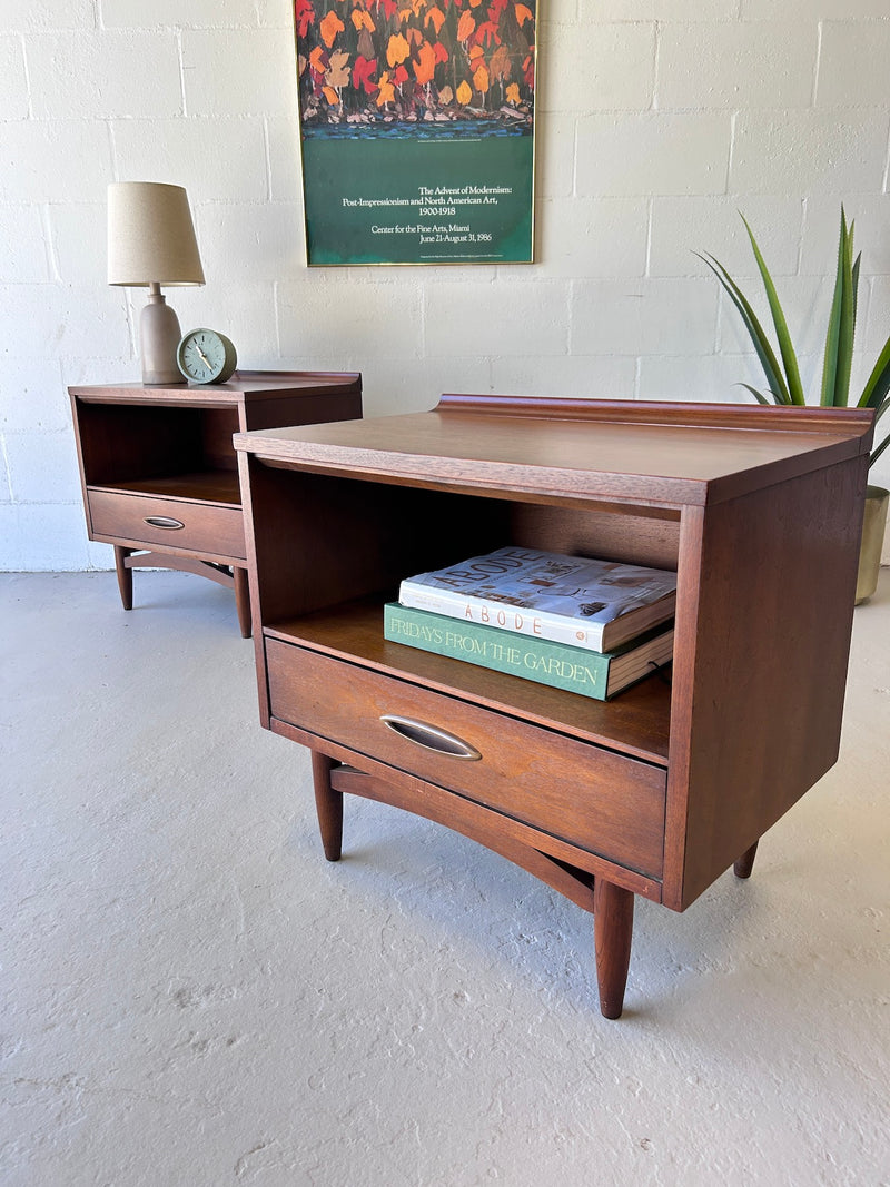 Mid Century Broyhill 'Sculptra' Nightstands (Pair)