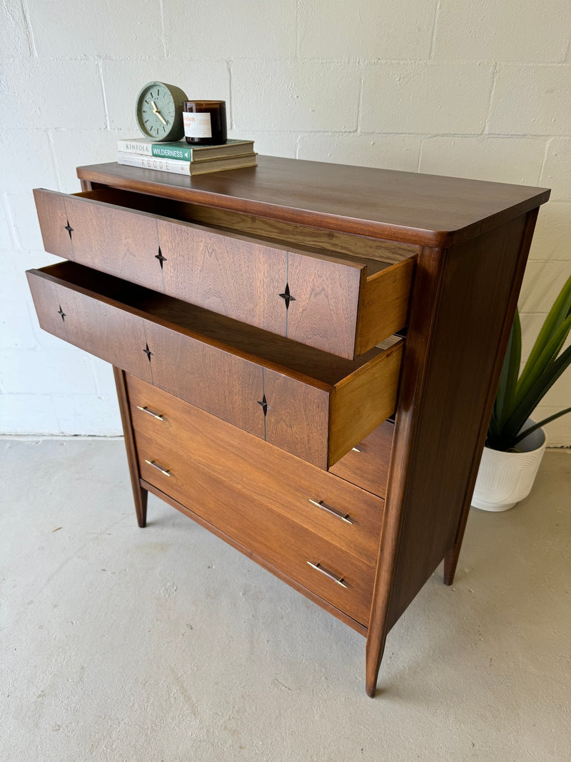 broyhill long dresser Broyhill Emphasis Dresser Set with Triple Mirror - Midcentury Bedroom Sets For Sale