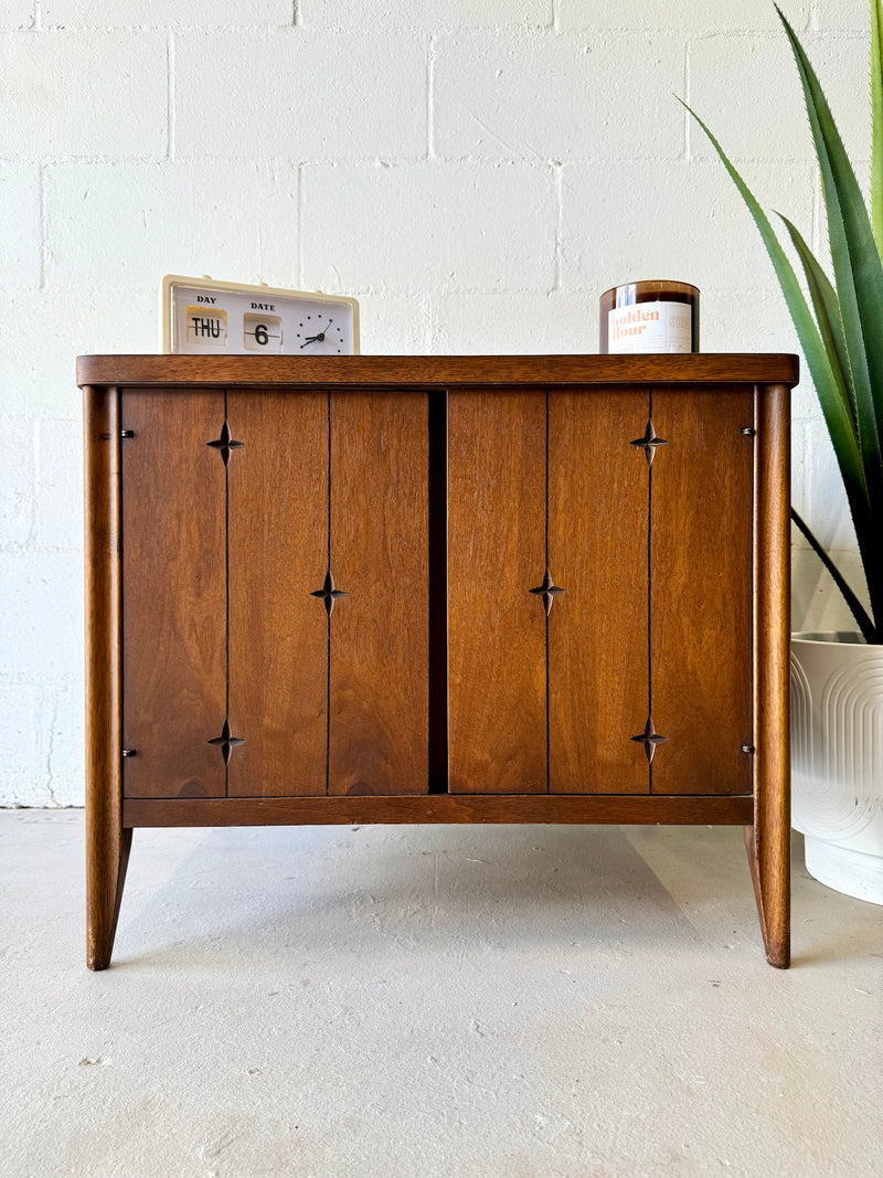 Mid century Broyhill 'Saga' end table/nightstand