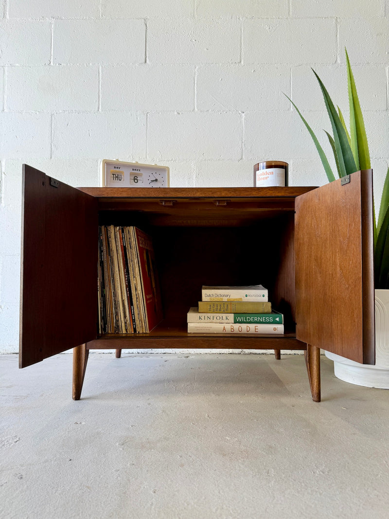 Mid century Broyhill 'Saga' end table/nightstand