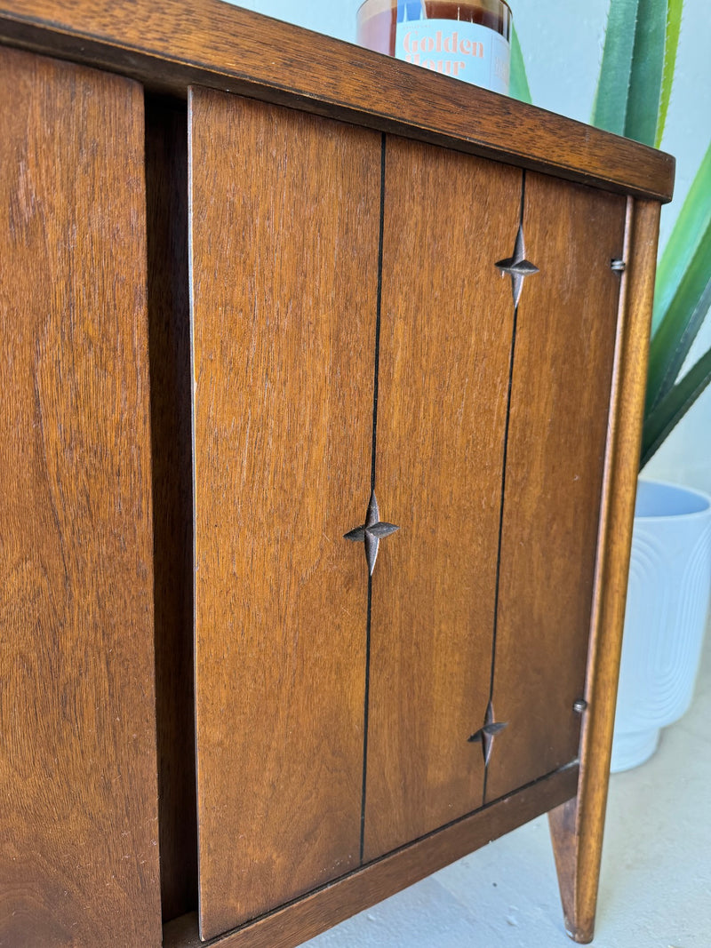 Mid century Broyhill 'Saga' end table/nightstand