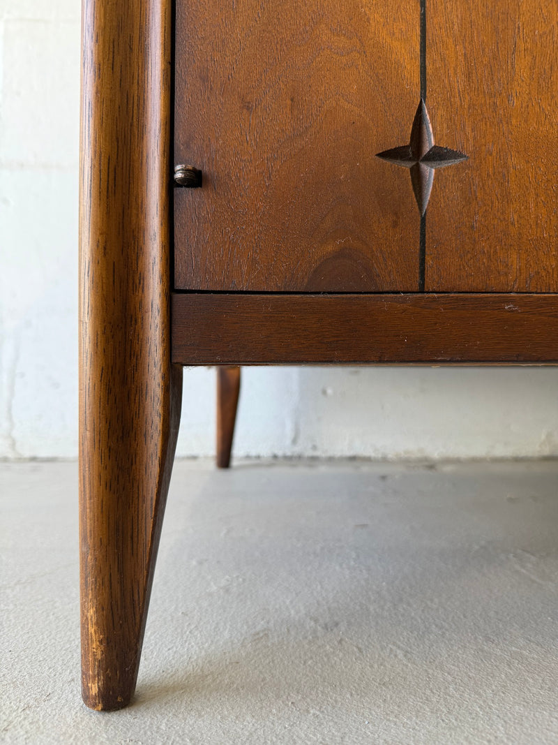 Mid century Broyhill 'Saga' end table/nightstand