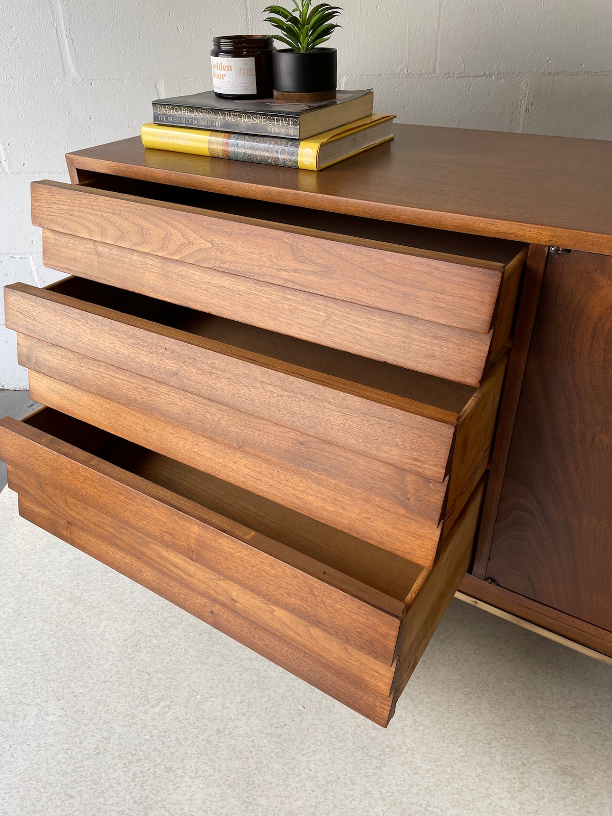 Mid Century 'Dania' Credenza by American of Martinsville Mid Century 'Dania' Credenza by American of Martinsville
