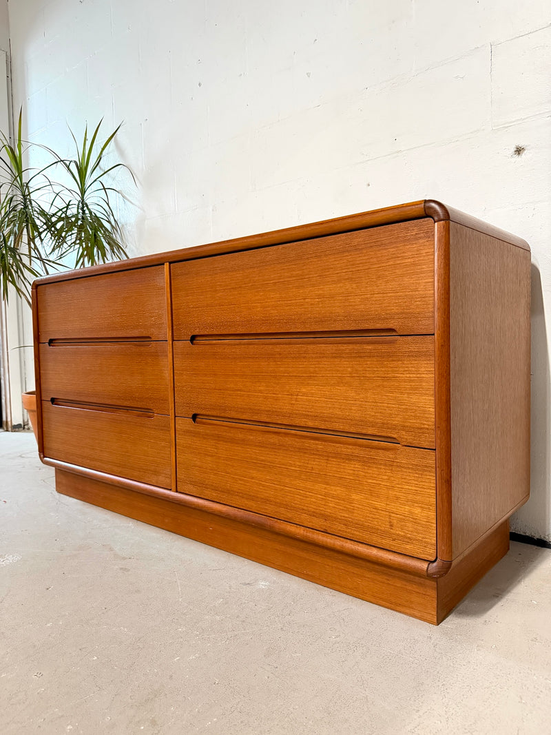 Vintage Teak Lowboy Dresser by Sun Cabinet – Warehaus Orlando Vintage Teak Lowboy Dresser by Sun Cabinet – Warehaus Orlando