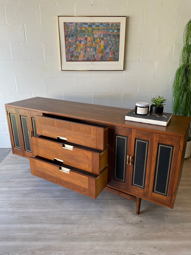Mid Century American of Martinsville Dresser/Credenza Warehaus Orlando Mid Century American of Martinsville Dresser/Credenza Warehaus Orlando