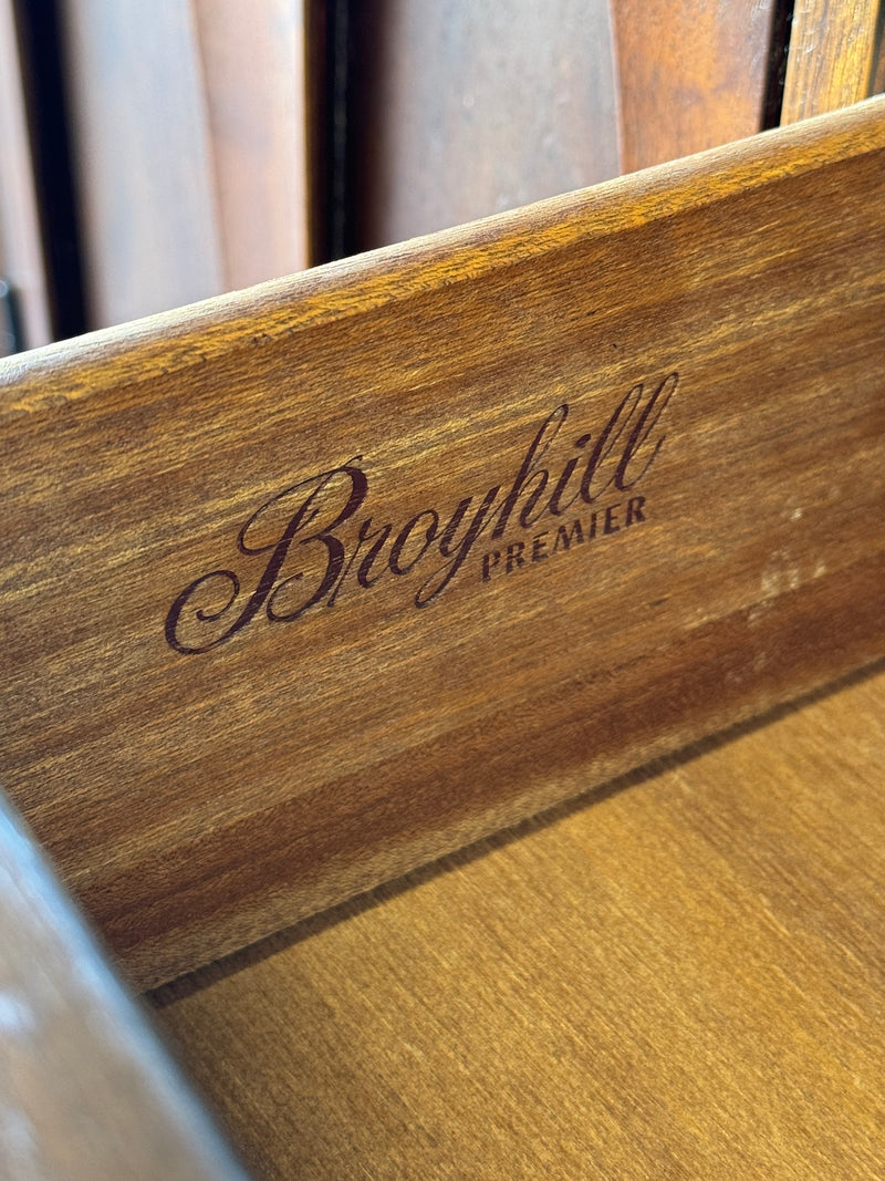 Broyhill 'Brasilia' Walnut China/Display Hutch