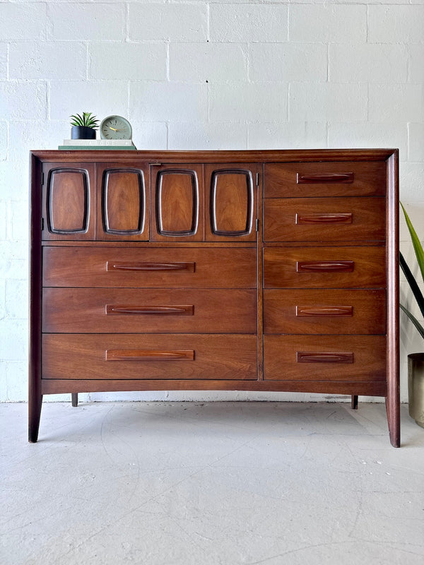 Broyhill 'Emphasis' Magna Chest of Drawers