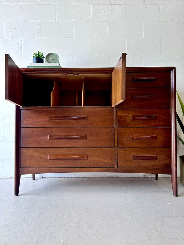 Broyhill 'Emphasis' Magna Chest of Drawers