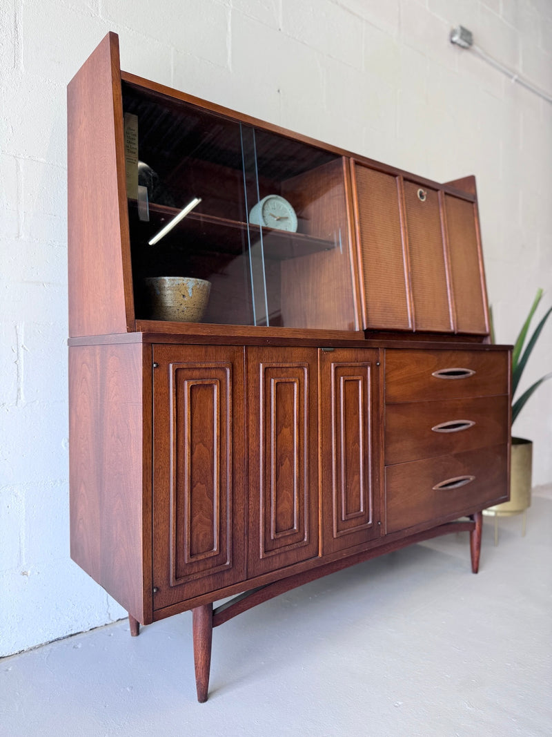 Broyhill 'Sculptra' Bar Cabinet/Display Hutch
