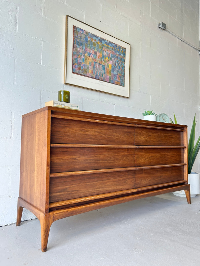Mid-Century Lane 'Rhythm' lowboy dresser – Warehaus Orlando Mid-Century Lane 'Rhythm' lowboy dresser – Warehaus Orlando