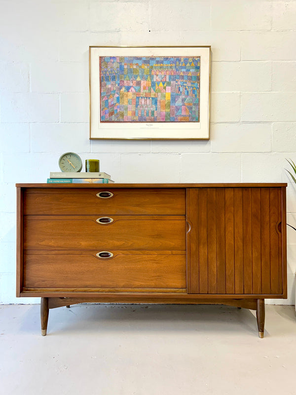 Mid century walnut dresser by Hooker 'Mainline'