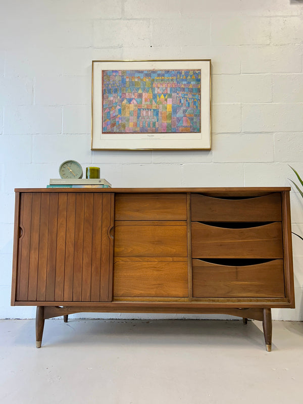 Mid century walnut dresser by Hooker 'Mainline'