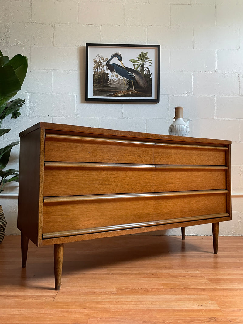 Mid Century Dresser by Bassett – Warehaus Orlando Mid Century Dresser by Bassett – Warehaus Orlando